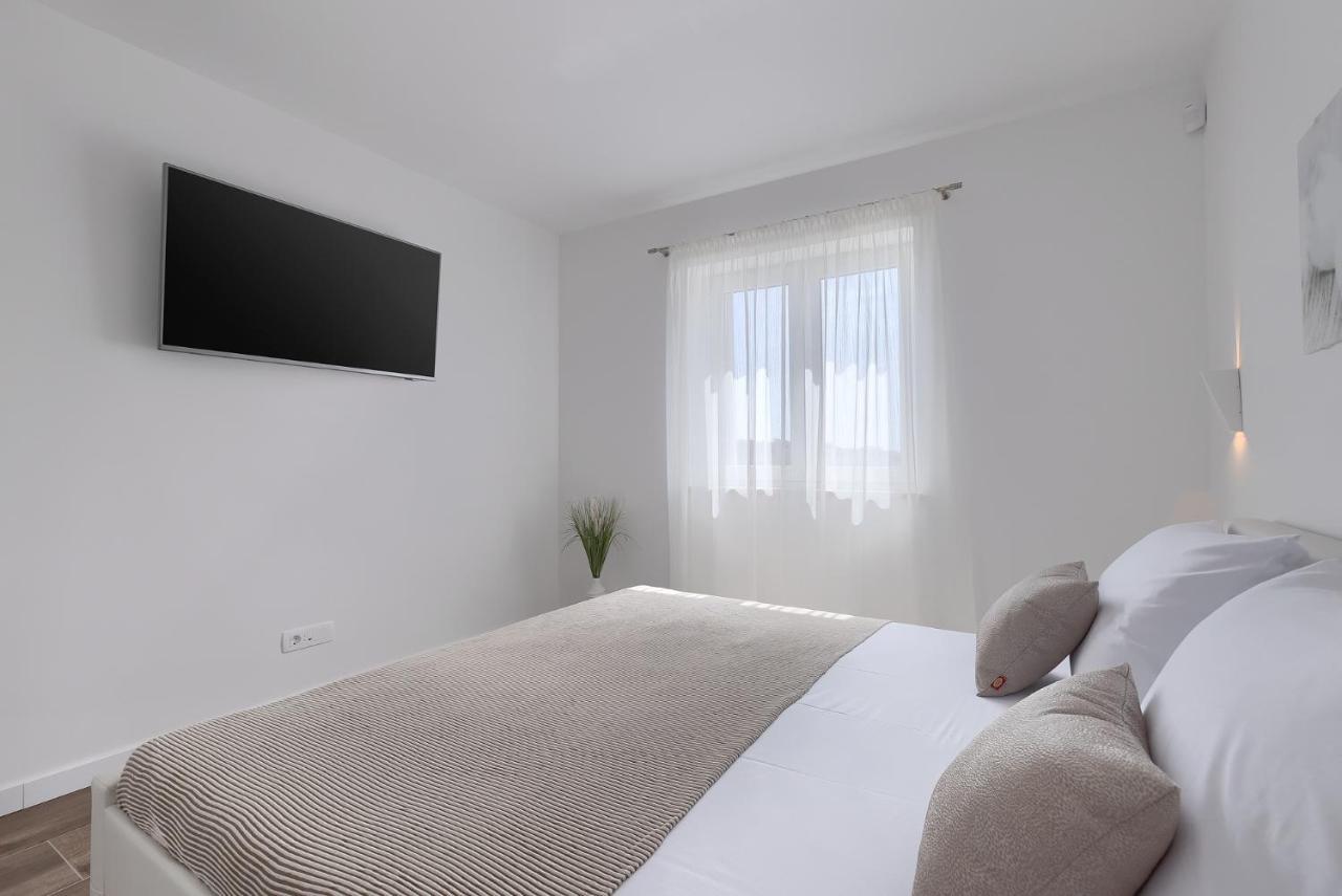 Exclusive Apartments Ellen & Micol-With 3 Free Mountain Bikes Pjescana Uvala Exterior foto