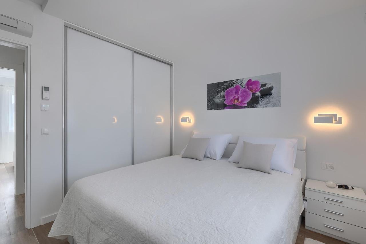 Exclusive Apartments Ellen & Micol-With 3 Free Mountain Bikes Pjescana Uvala Exterior foto